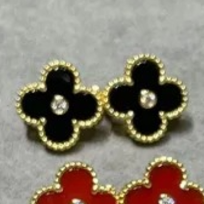 Yellow gold black onyx